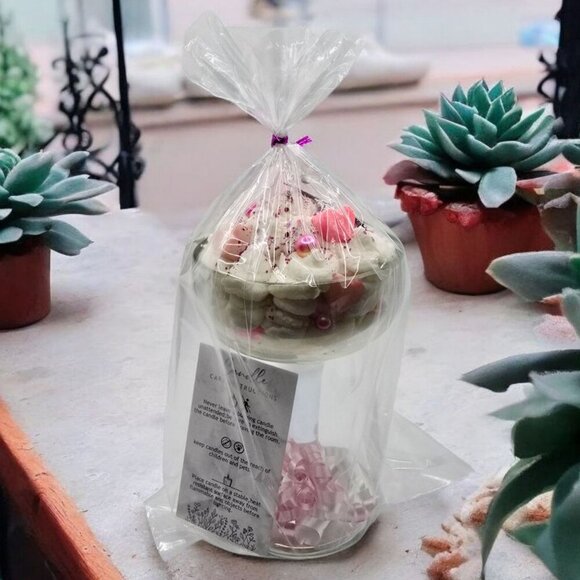 Valor Whip Candle ✦ Iridescent Coupe Glass ✦ Handmade Soy Wax Pink Accents NWT - Picture 15 of 16